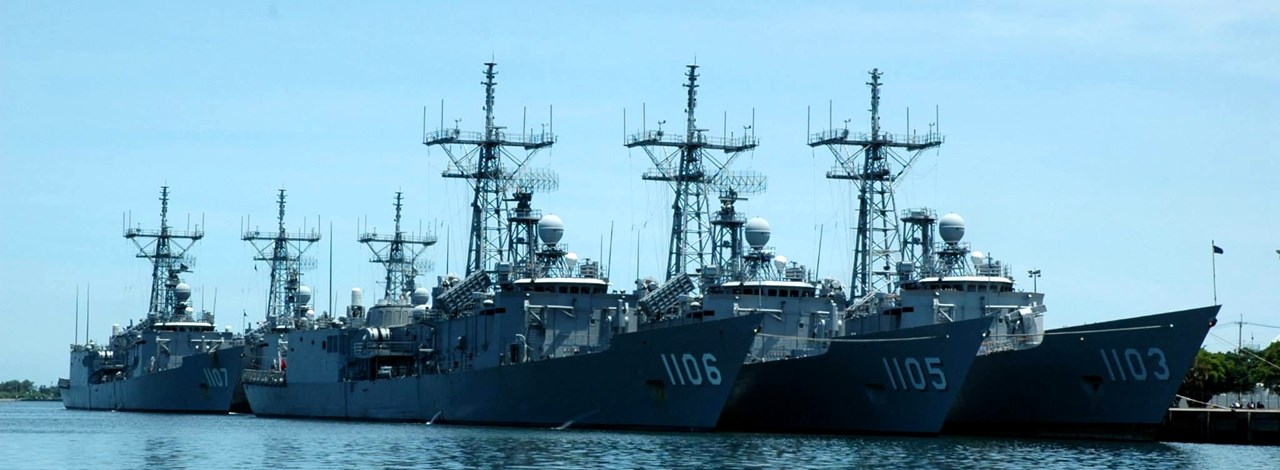 海軍軍艦縱隊靠岸待命集結編號1103及1105至1107