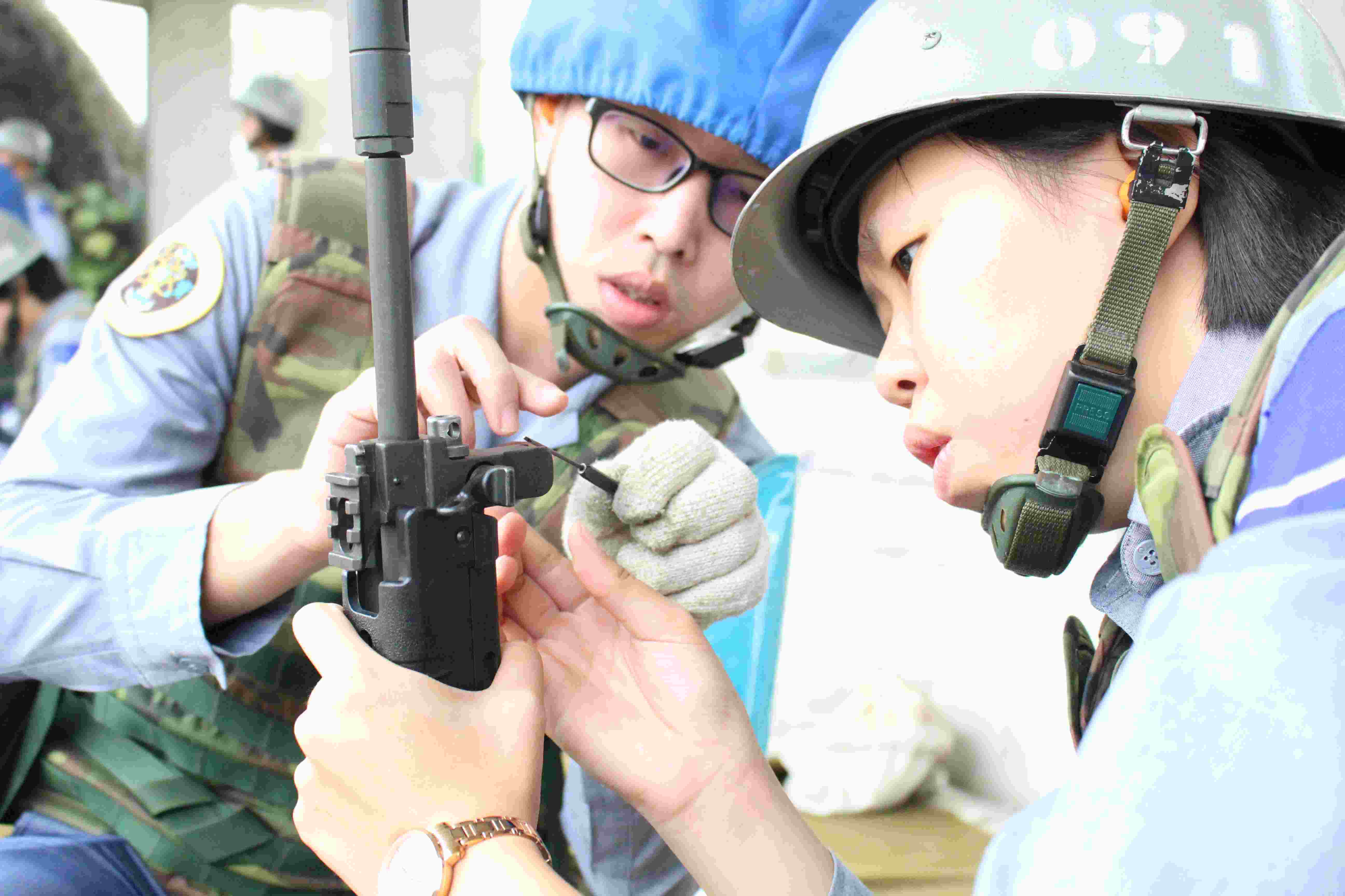 左營通信隊射擊訓練助教講解槍枝組件(二)