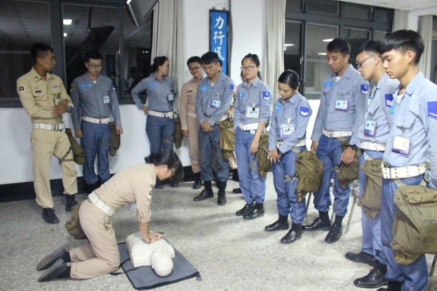 海軍左營通信隊實施CPR教學