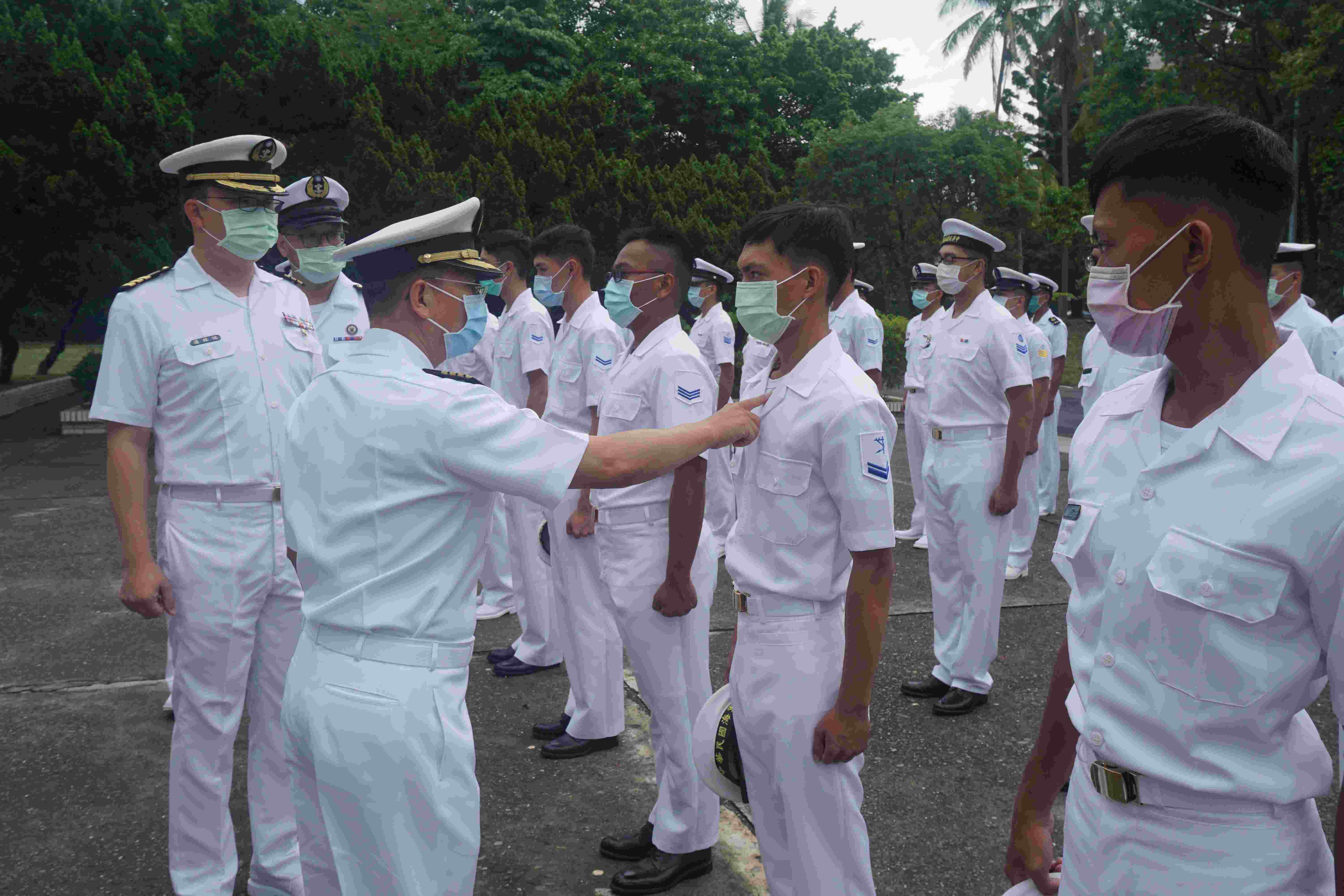 2020-05-20海軍通信系統指揮部指揮官杜上校蒞左營通信隊實施人員服儀校閱