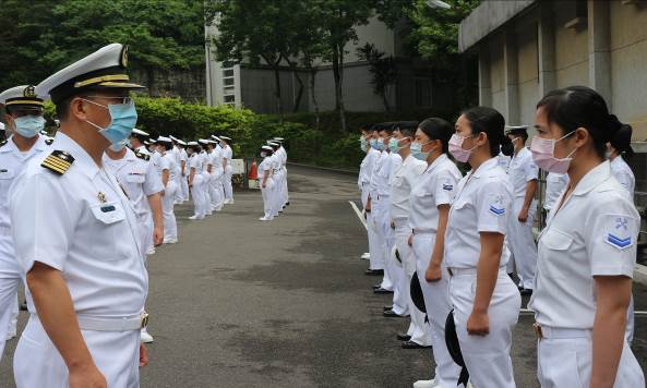 2020-05-07海軍通信系統指揮部指揮官杜上校蒞臺北通信隊實施人員服儀校閱