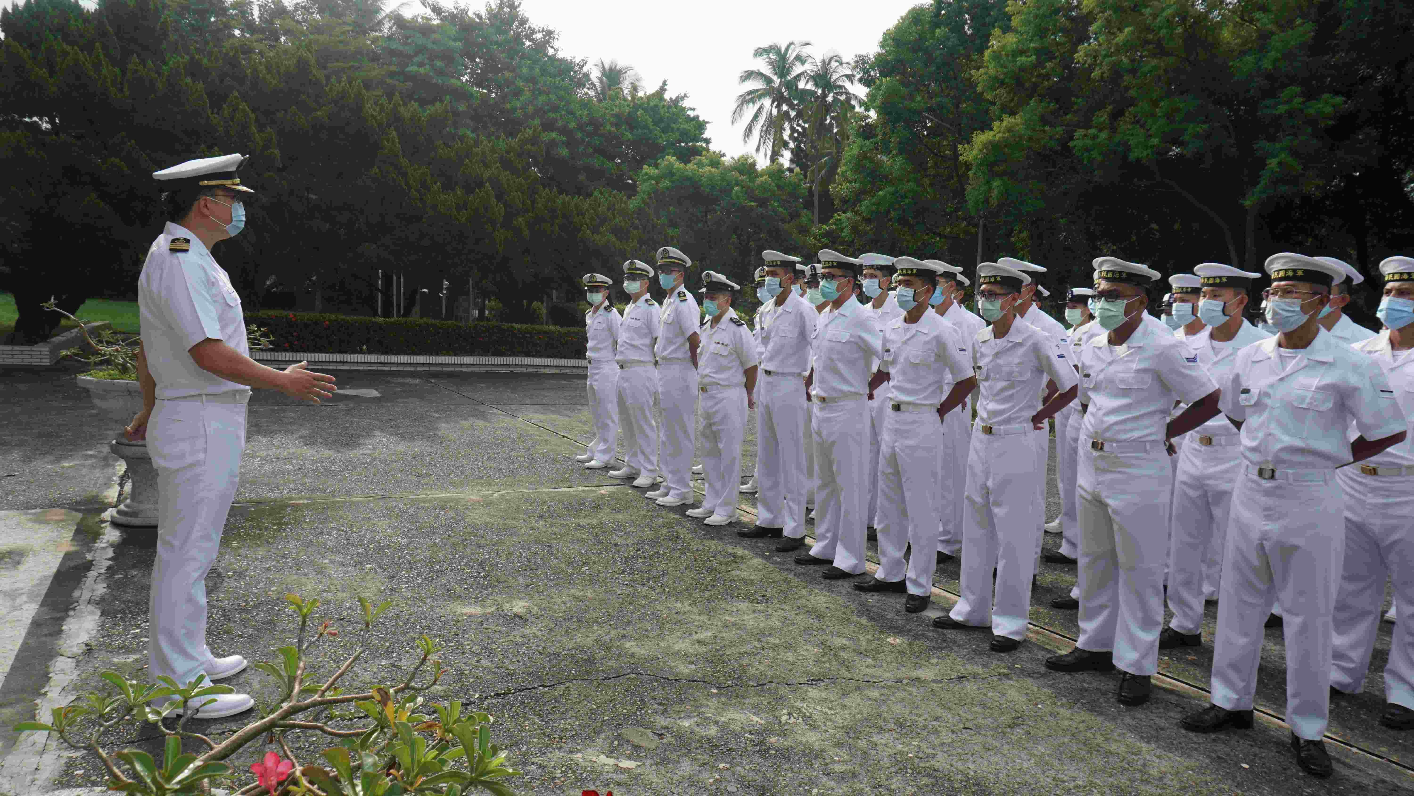 海軍左營通信隊日前實施人員服裝儀容校閱