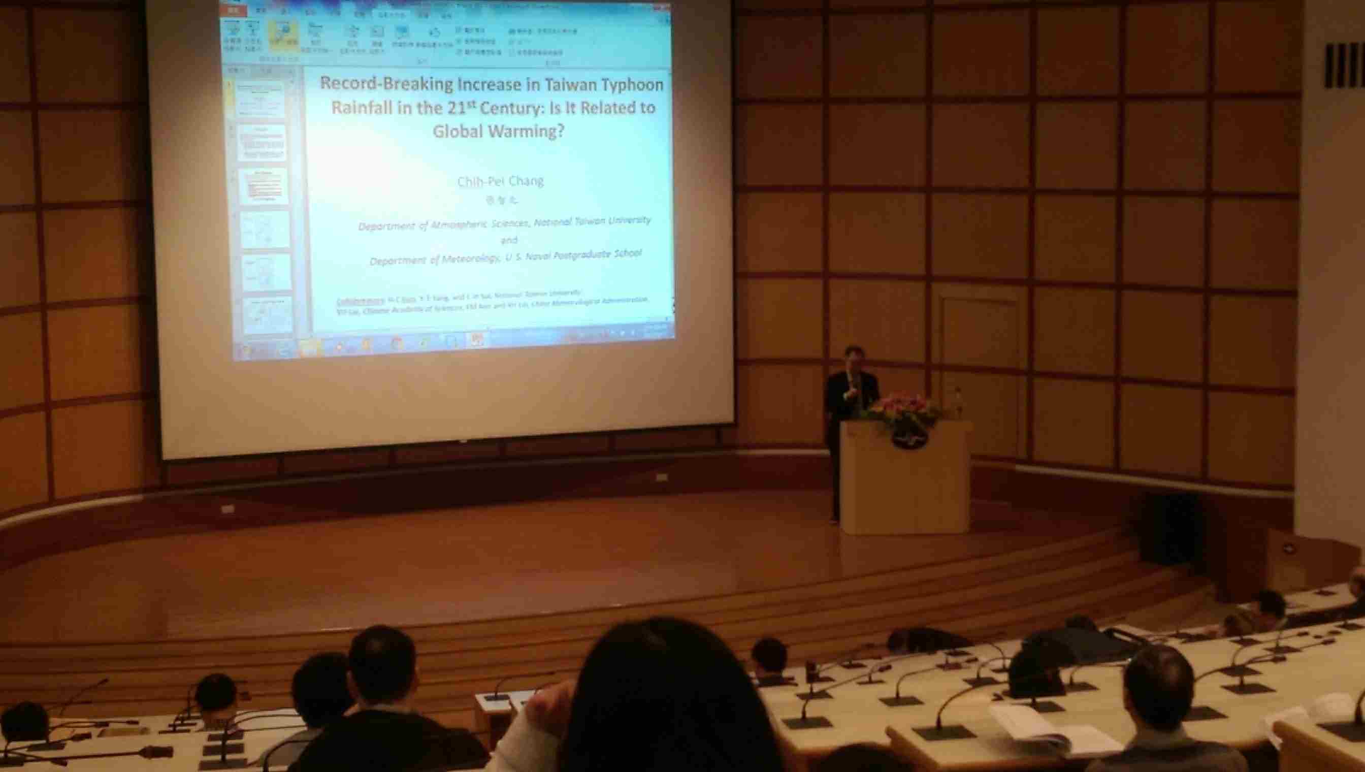 國立台灣大學大氣科學系張智北教授進行特邀演講