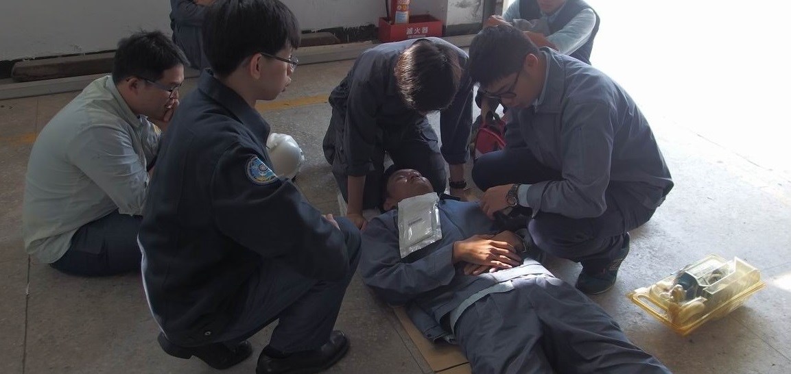 海軍戰系工廠緊急救護技術員持續訓練救護作業實作