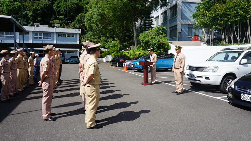 海軍通信系統指揮部指揮官鄭上校主持副指揮官蕭中校任職典禮。