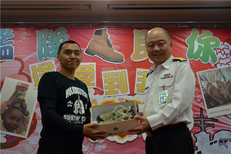 舊鞋救命  艦隊指揮部越洋送愛心-舊鞋捐贈給需要的人