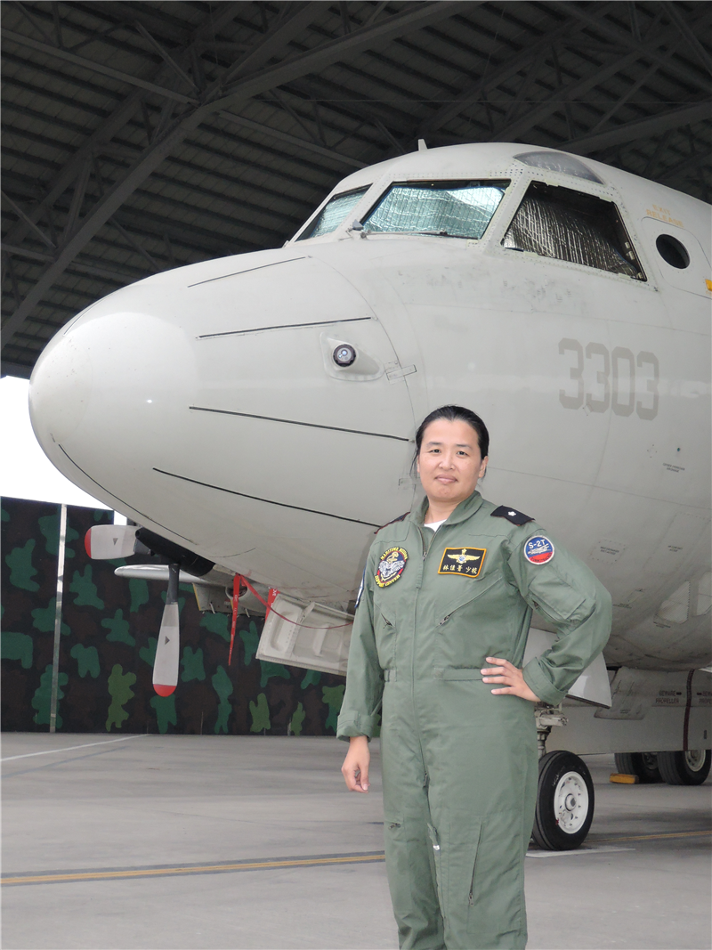 海軍反潛航空大隊 第一位女性偵潛官-林佳菁少校