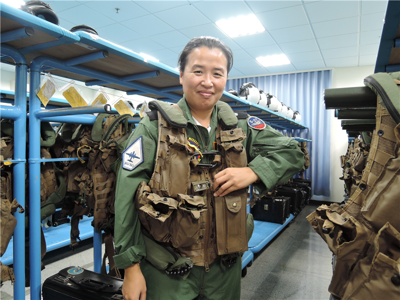 海軍反潛航空大隊 第一位女性偵潛官-林佳菁少校著裝
